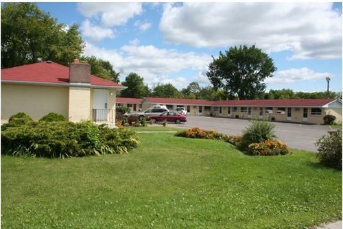Avalon Motel Belleville Exterior photo