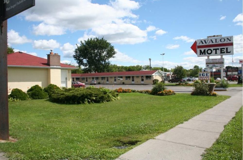Avalon Motel Belleville Exterior photo