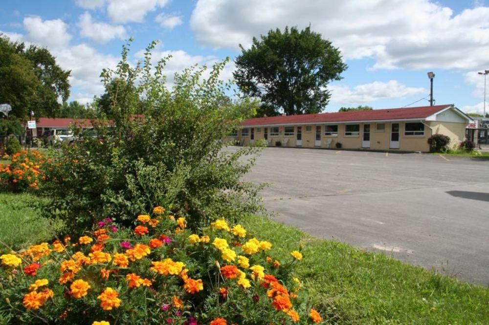 Avalon Motel Belleville Exterior photo